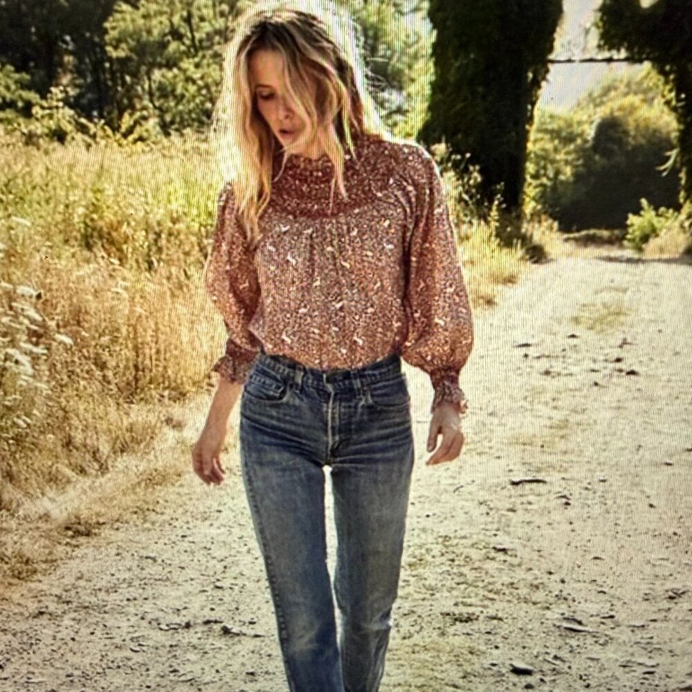 DOEN Sz S Amoret Top in Red Prancing Fawn Print